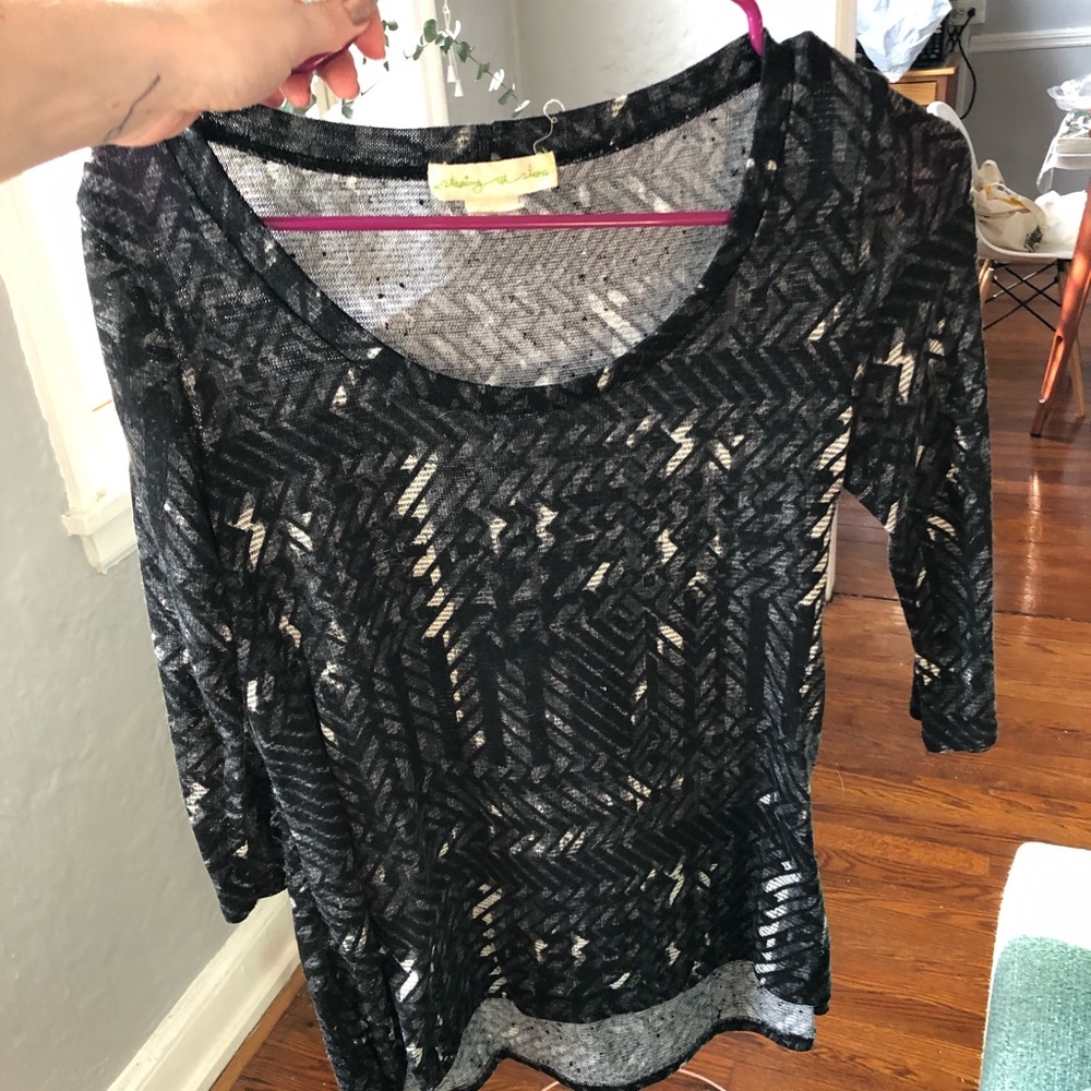 Black print top